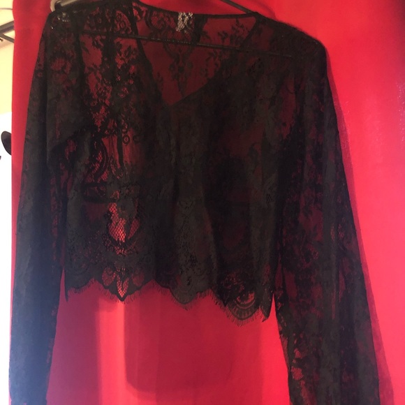 Black lace crop top - Picture 2 of 2